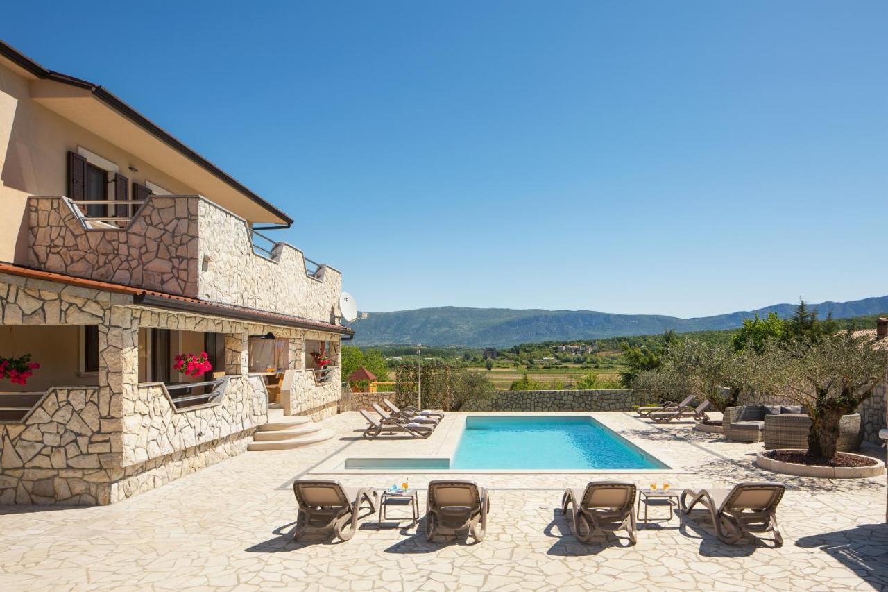 Villa Vesna With Sauna, Hot Tub Potpićan المظهر الخارجي الصورة