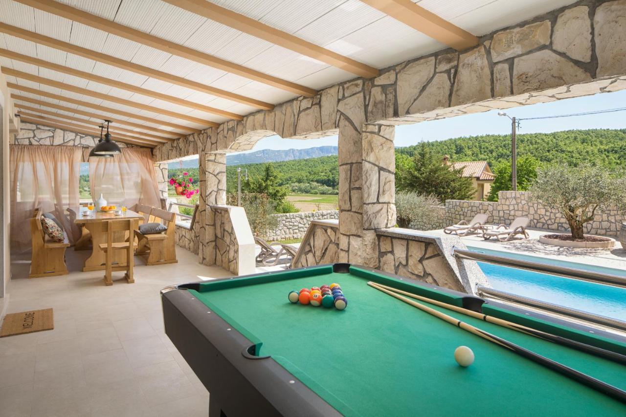 Villa Vesna With Sauna, Hot Tub Potpićan المظهر الخارجي الصورة