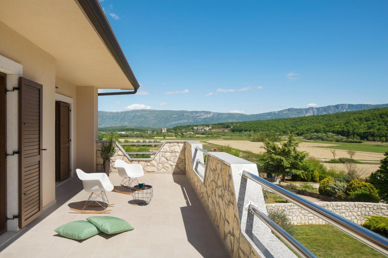Villa Vesna With Sauna, Hot Tub Potpićan المظهر الخارجي الصورة