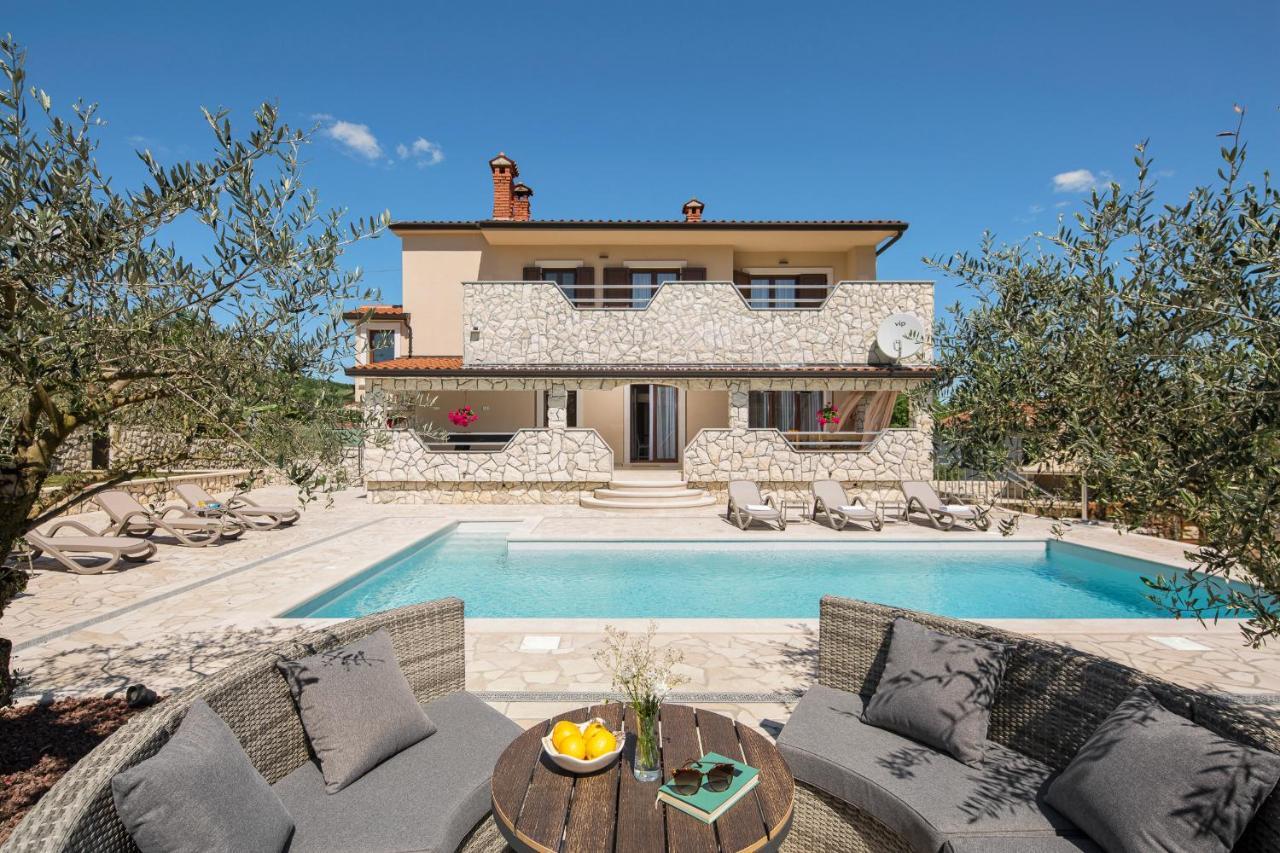 Villa Vesna With Sauna, Hot Tub Potpićan المظهر الخارجي الصورة
