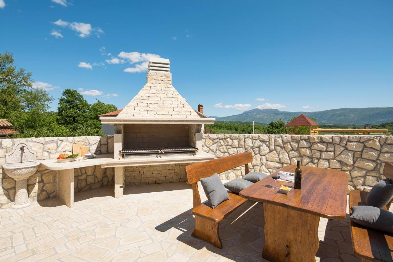 Villa Vesna With Sauna, Hot Tub Potpićan المظهر الخارجي الصورة